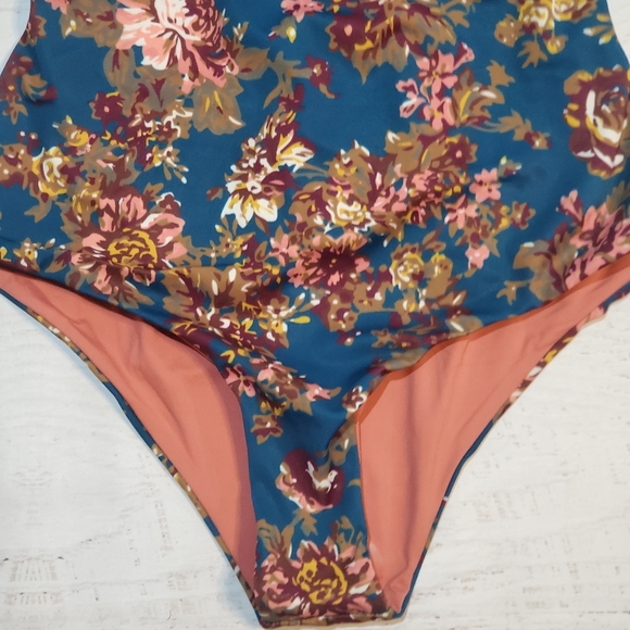 Tavik Monohan one piece - Picture 3 of 14